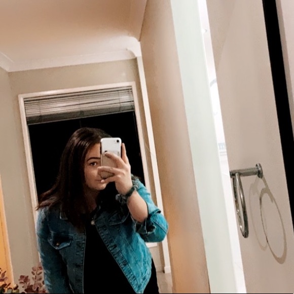 Meet your Posher, Annalise - Picture 1 of 1